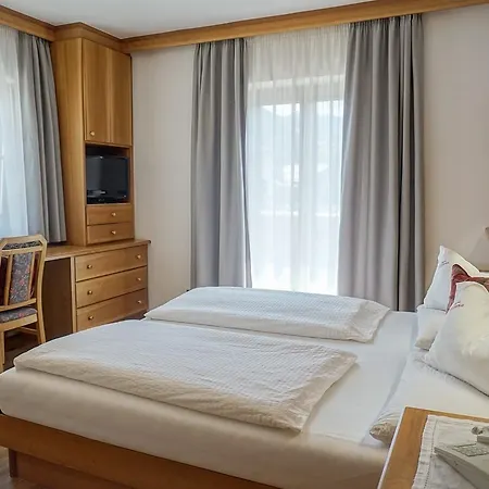 Garni Tofana Hotel 2*